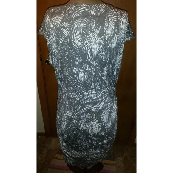 "A Pea In The Pod" Gray/White Printed Maternity Cap Sleeve Dress   Size Large - Picture 2 of 2